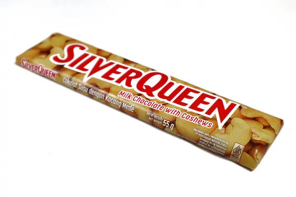 Jepara, 09 Kasım 2024 - Gümüş Kraliçesi marka çikolata beyaz arka planda izole