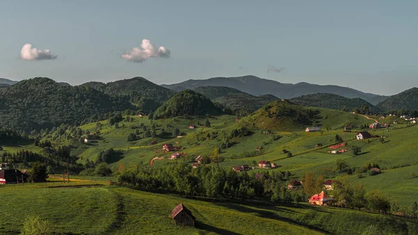 Berglandschaft Siebenbürgen Rumänien Typische Ländliche Landschaft Hochsommer Einem Sonnigen Tag — Stockfoto