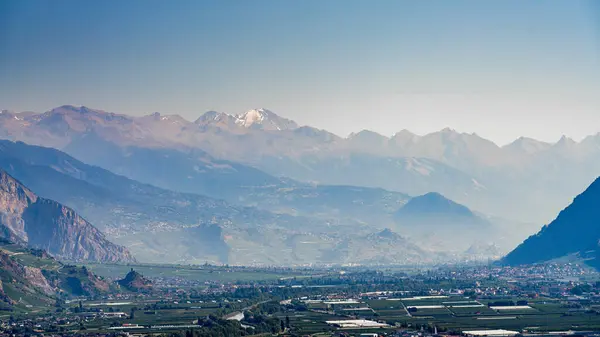İsviçre Alplerinde güzel bir manzara
