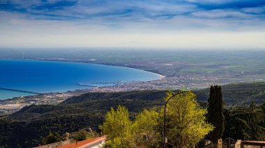İtalya 'nın eski Monte Sant' Angelo kentinin hava manzarası