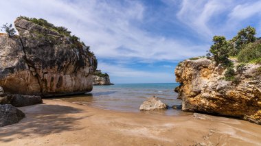 Deniz kıyısının güzel manzarası