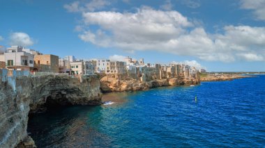 Polignano şehri, Akdeniz.