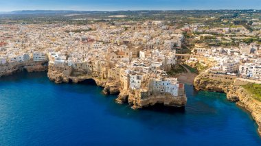 Polignano şehri, Akdeniz.