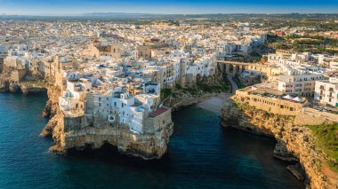 Polignano şehri, Akdeniz.