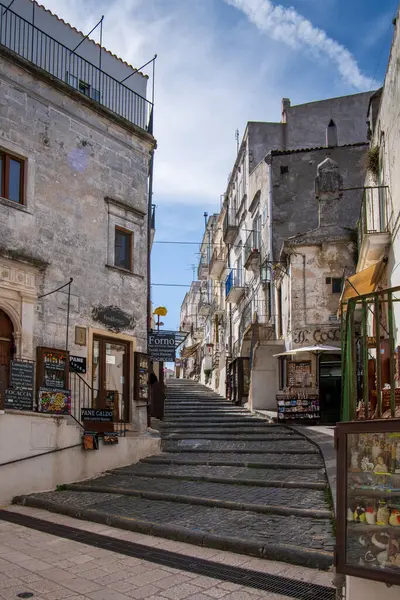 İtalya 'nın eski Monte Sant' Angelo kentinin hava manzarası