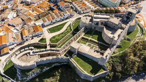 İtalya 'nın eski Monte Sant' Angelo kentinin hava manzarası