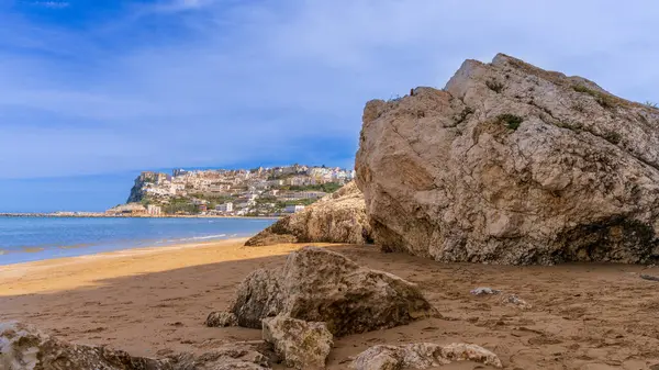 Deniz kıyısının güzel manzarası