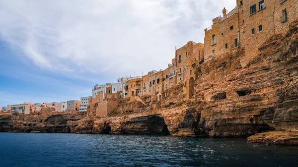 Polignano şehri, Akdeniz.