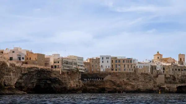 Polignano şehri, Akdeniz.