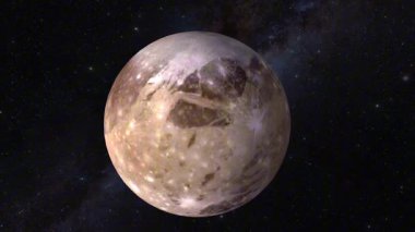 Jüpiter 'in en büyük uydusu olan Ganymede' nin buzlu yüzeyi, manyetik alanı ve kraterleri vurgulanıyor..