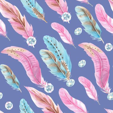 Mavi arka planda pembe ve mavi tüyleri ve mücevher kristalleri ya da boncukları olan suluboya desenli. El çizimi suluboya çizimi. Kumaş, tekstil ve ambalaj izleri için kullanılabilir