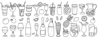 İçecekler ve meyveler. Kokteyl, şarap, bira ve viski. Limonata, milkshake, su, soda, buzlu çay ve meyve püresi. Limon, portakal, ananas, elma ve şeftali. Doodle tarzında elle çizilmiş Vektör çizimi. Restoran menüleri ve grafikleri için içecekler