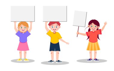 Sevimli okul çocuklarının illüstrasyonları. Gülen oğlan ve kızın pankartlar için boş pankartlar tuttuğu çizgi film sahnesi, beyaz arka planda izole edilmiş duyurular.
