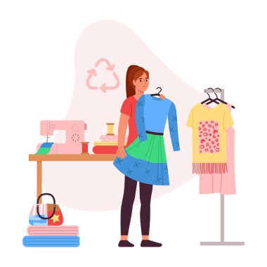 Bir terzinin vektör çizimi. Çizgi film sahnesinde dikiş elbisesi tutan bir kız, askılı bir raf, elbise, masa, dikiş makinesi, katlanmış kumaş, iplik makaraları, çanta, geri dönüşüm sembolü.