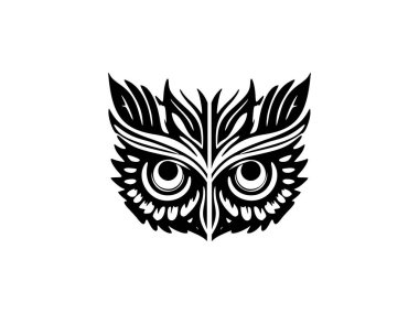 Siyah beyaz yüzlü ve Polinezya desenli bir baykuş dövmesi..