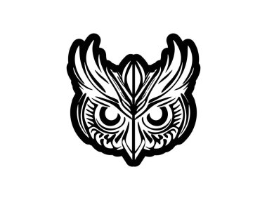 Üzerinde Polinezya tasarımları olan siyah beyaz baykuş dövmesi..