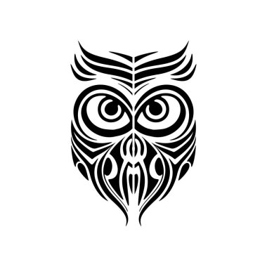 Polinezya tasarımlarıyla süslenmiş siyah beyaz baykuş dövmesi..