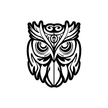 Polinezya desenleriyle süslenmiş siyah ve beyaz baykuş dövmesi..