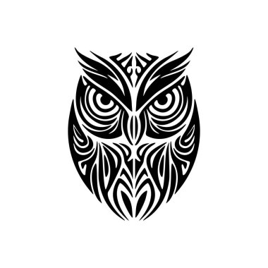 Üzerinde Polinezya tasarımları olan siyah beyaz baykuş dövmesi..