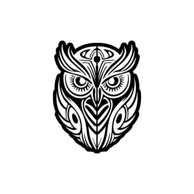 Üzerinde Polinezya tasarımları olan siyah beyaz baykuş dövmesi..