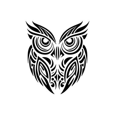 Polinezya tasarımlarıyla süslenmiş siyah beyaz baykuş dövmesi.