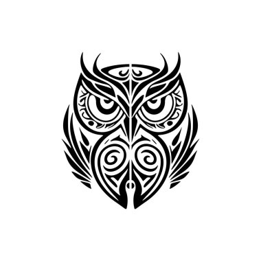 Polinezya tasarımlarıyla süslenmiş siyah beyaz baykuş dövmesi.