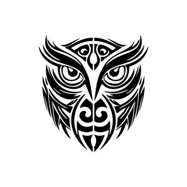 Siyah beyaz Polinezya maskeli bir Tanrı dövmesi..