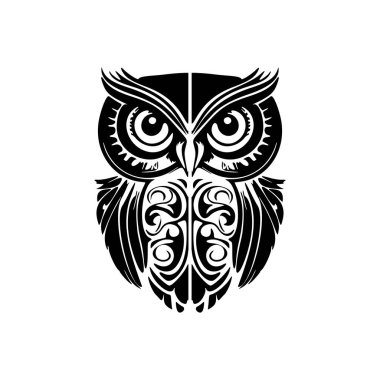 Üzerinde Polinezya tasarımları olan siyah beyaz baykuş dövmesi..