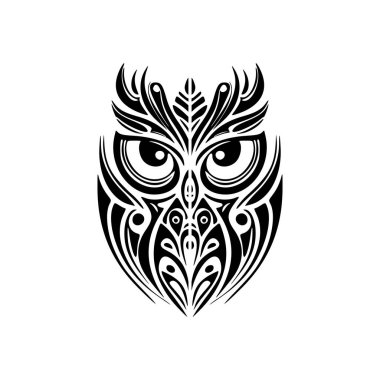 Polinezya tasarımlarıyla süslenmiş siyah beyaz baykuş dövmesi..