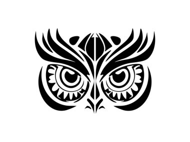 Polinezya tasarımlı siyah ve beyaz baykuş yüzü dövmesi.