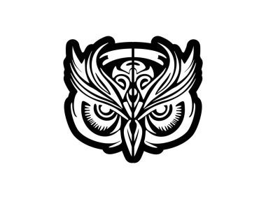 Karmaşık Polinezya tasarımlı siyah beyaz baykuş yüzü dövmesi..