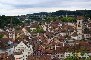 Schaffhausen kentinin panoramik manzarası Kuzey İsviçre 'de tarihi binalar ve kiliseler ile
