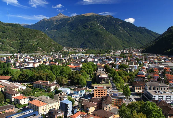 Τοπίο Θέα Βουνά Και Την Πόλη Bellinzona Στα Πόδια Τους — Φωτογραφία Αρχείου