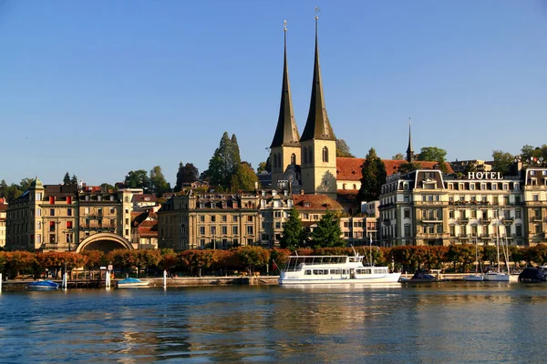 Люцерн Швейцария 2018 Фото Видом Набережную Озера Люцерн Историческими Зданиями Стоковая Картинка