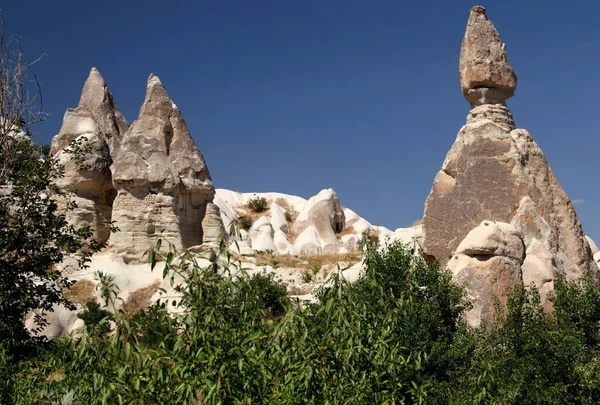ピジョン渓谷にあるキノコの形をした岩々 妖精の煙突とも呼ばれる の風景は トルコのカッパドキアのゴームとウチサールの間にあります — ストック写真