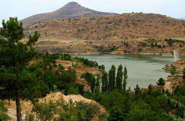 Krajina Výhledem Jezero Hory Pozadí Městě Sille Blízkosti Konya Turecko — Stock fotografie