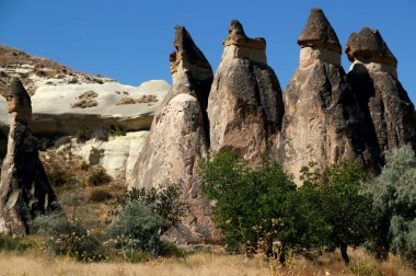 Türkiye 'nin Kapadokya kentindeki Cavusin kasabası yakınlarındaki Pasabagh Vadisi' nde mantar şekilli dağlarla (aynı zamanda Peri Bacaları olarak da bilinir) manzara