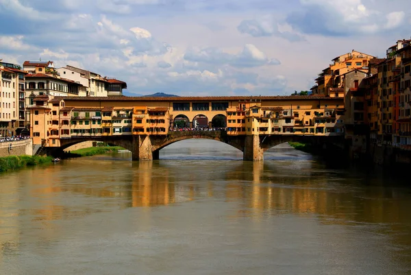 Fotografie Mostu Ponte Vecchio Domy Přes Řeku Arno Historickém Centru — Stock fotografie