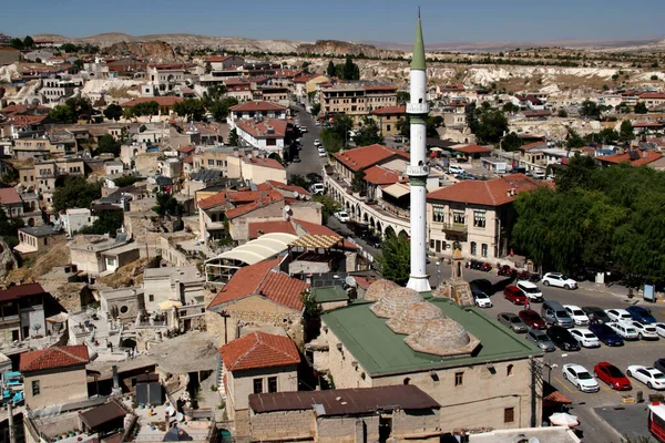 Vista Cidade Ortahisar Com Minarete Mesquita Primeiro Plano Vale Capadócia — Fotografia de Stock