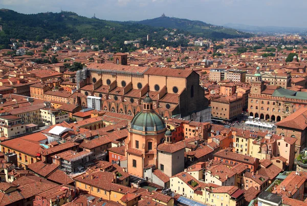 Fotografie Historické Části Města Bazilikou San Petronio Piazza Maggiore Kostelem — Stock fotografie