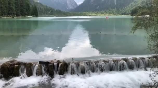 Tájkép Kilátással Hegyekre Dobiacco Tükrözött Felületére Dolomitokban Dél Tirolban Olaszországban — Stock videók