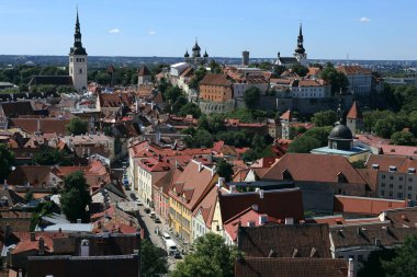 Estonya 'nın Tallinn kentinin tarihi kısmının panoramik hava manzarası