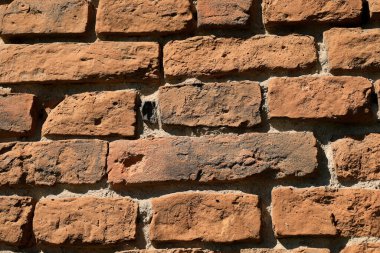 Kırmızı eski tuğlalardan yapılmış tuğla işçiliğinin yakın plan fotoğrafı. Dokular.