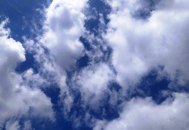 Mavi gökyüzü ve beyaz bulut doğa arka plan.