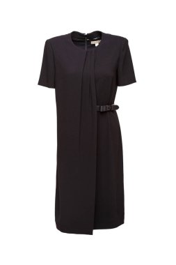 Görünmez bir mankenin beyaz arka planında kadın elbisesi