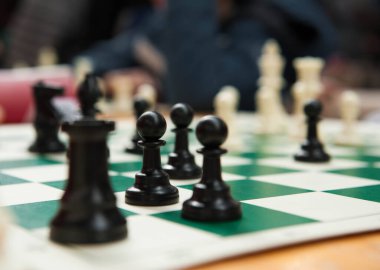 Satranç oyunu, satranç tahtasındaki siyah piyonlar