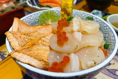 Sashimi seti ünlü bir Japon yemeğidir..