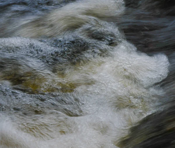 概要滝の水が近い自然背景 — ストック写真