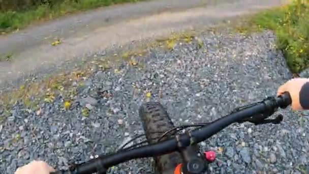 자연에서 뚱뚱한 타이어 자전거를 — 비디오