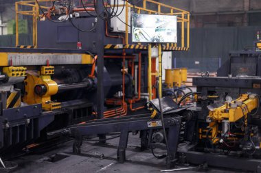 İç mekan, fabrikadaki modern ekipman, deneysel ekipman. Metalle çalış